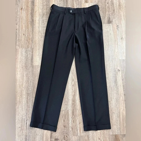 Haggar • Repreve Pleated Dress Pants • 32x30 - Picture 1 of 10
